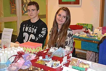 Naturkosmetik und Kuchenbuffet