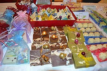 Naturkosmetik und Kuchenbuffet