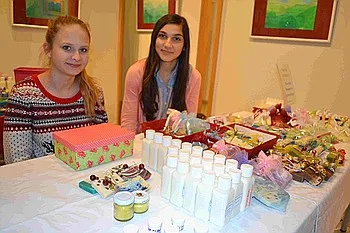 Naturkosmetik und Kuchenbuffet