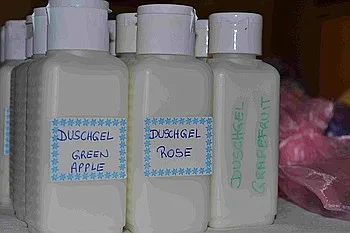 Naturkosmetik und Kuchenbuffet
