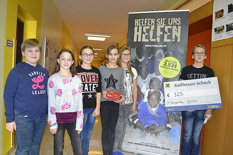 Kinder basteln für Kinder in Tansania