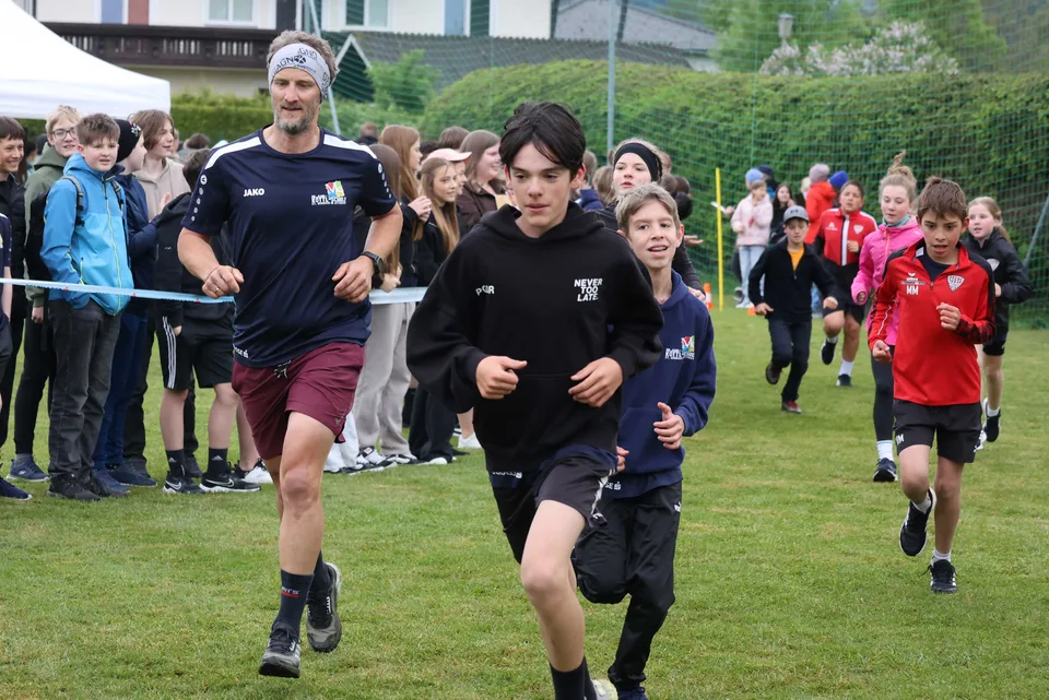 Spendenlauf ermöglicht Trinkwasserprojekt in Tansania – Bild 13 von 15