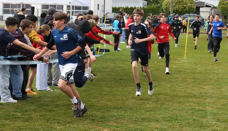 Spendenlauf ermöglicht Trinkwasserprojekt in Tansania – Bild 10 von 15